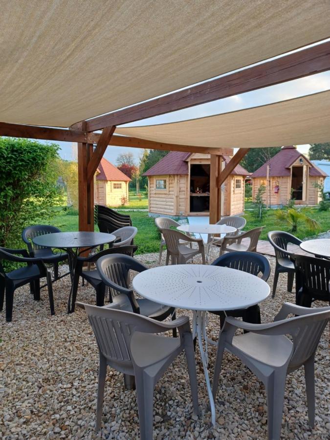 Camping Le Vallage Attigny Екстериор снимка